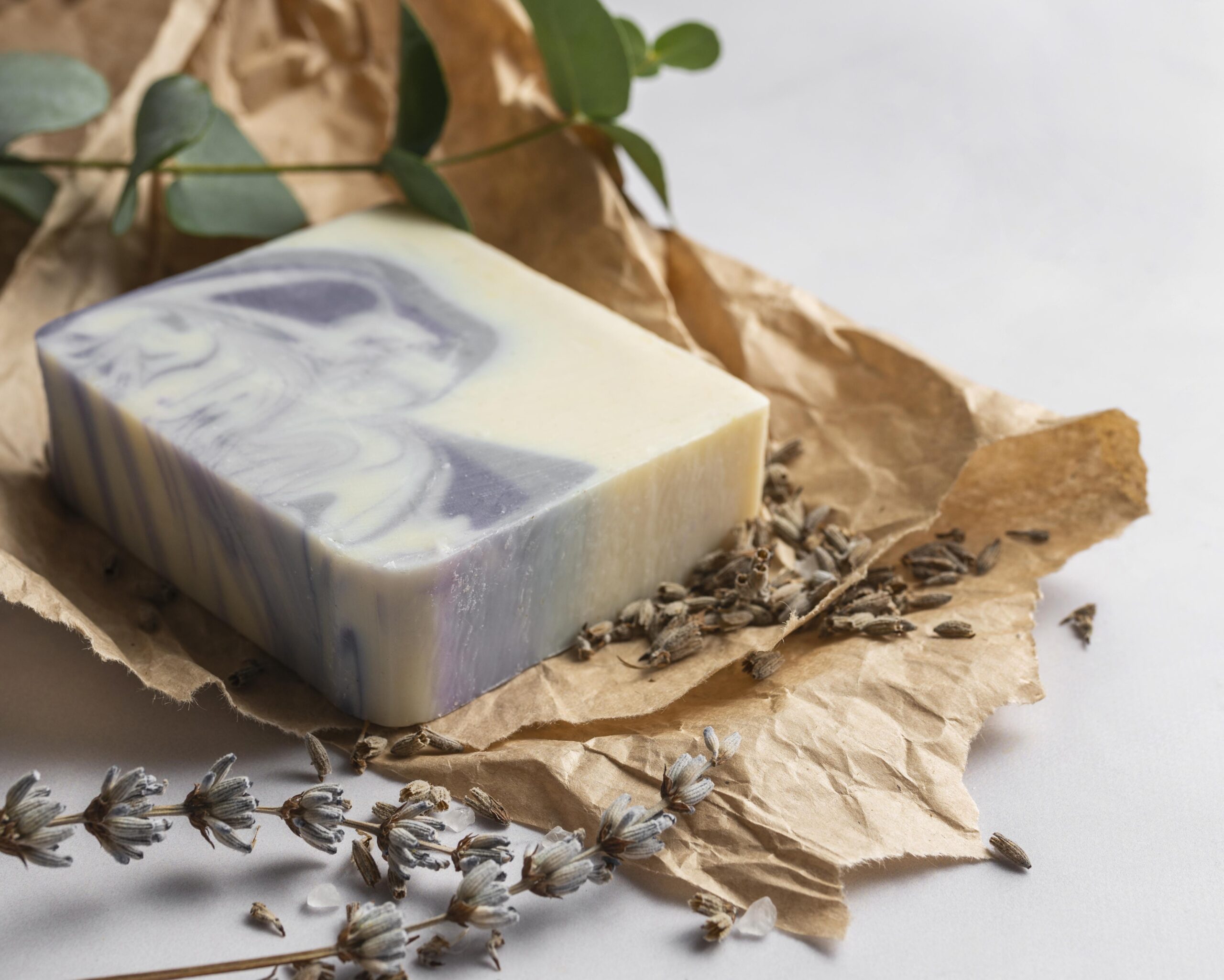 Jabón artesanal natural de lavanda y caléndula